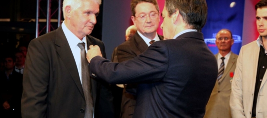 Valère Nedey reçoit la Légion d'honneur des mains de François Fillon