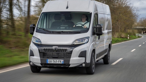 Fourgon utilitaire d’occasion Peugeot Boxer chez Nedey en Franche-Comté